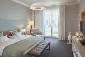 Zimmer Schlafzimmer mit Bett und Bank