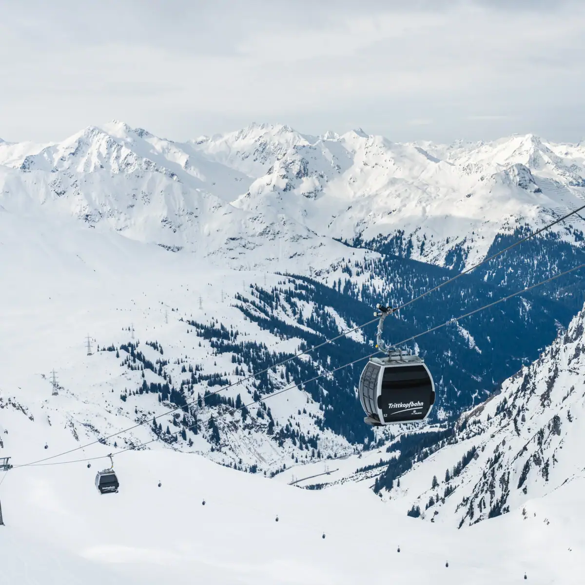 Seilbahn im Schnee