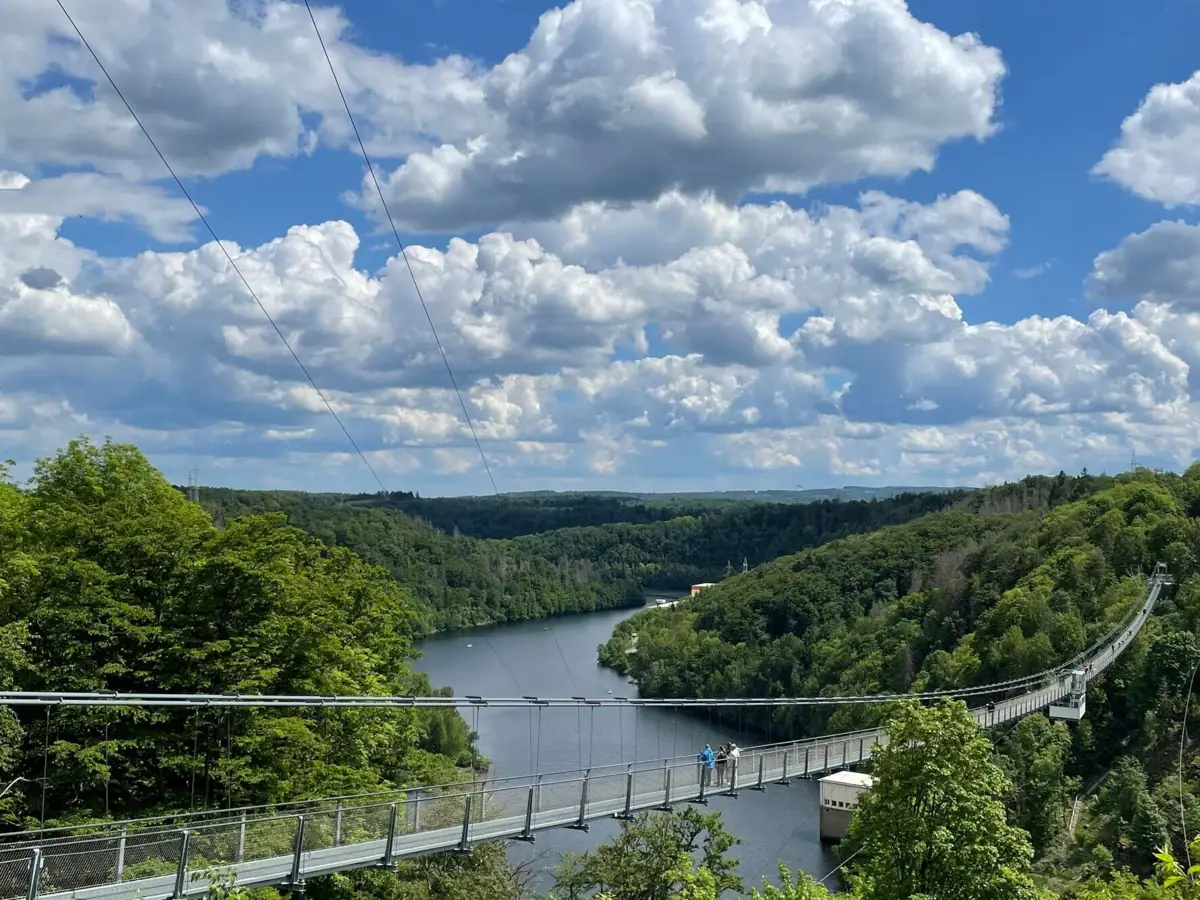 Brücke über einen Fluss