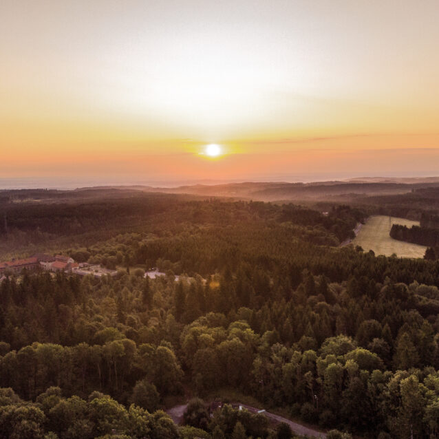 Luftbild eines Sonnenaufgang über dem Harz